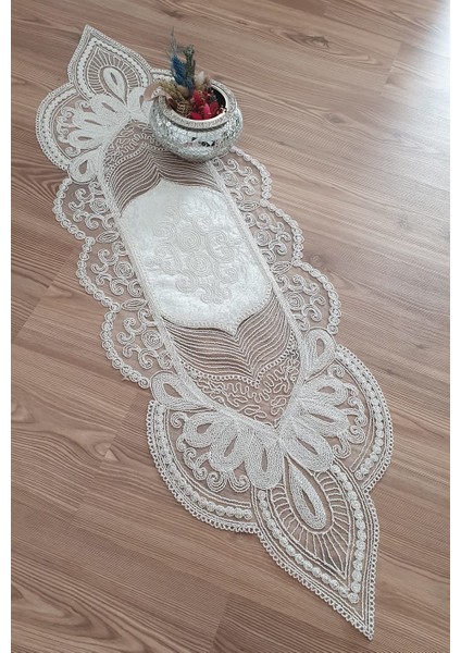 Anglez Kordon Işlemeli Kadife Runner Krem