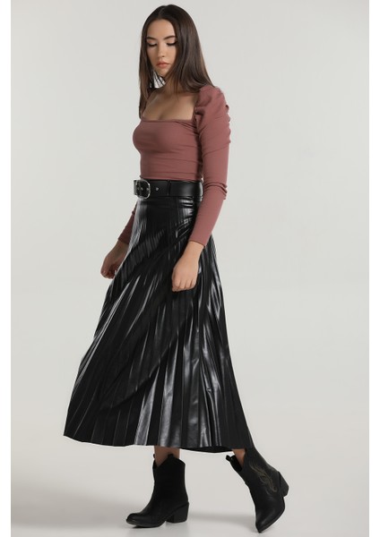 Kadın Siyah Pliseli Deri Etek fırsatları