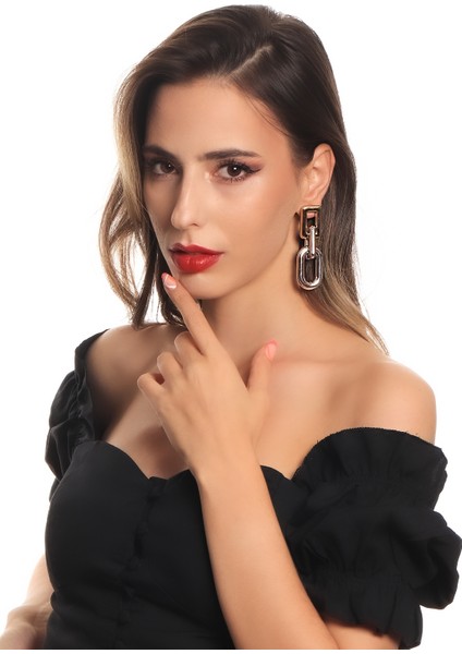 Kadın Altın & Gümüş Renk Çivili Model Geçmeli Zincir Halka Küpe modelleri