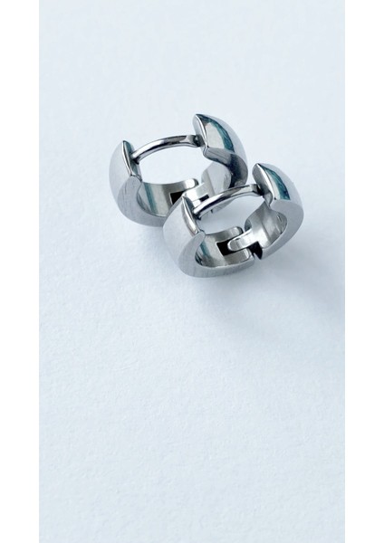 Ikili Bombeli Siyah Gümüş Renk Delikli Kulaklar Için Halka Küpe modelleri