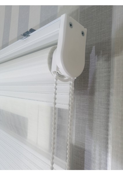 Beyaz Geniş Plise Gümüş Simli Yeni Sezon Zebra Stor Perde