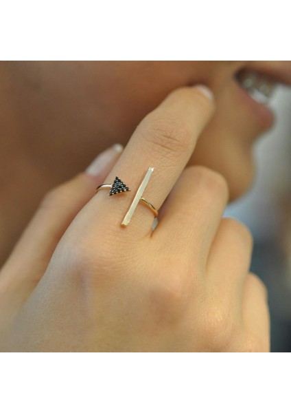 Üçgen ve Tel Tasarım Yüzük