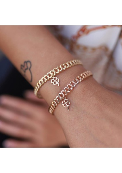 Yonca Sallantılı Örgü Bileklik