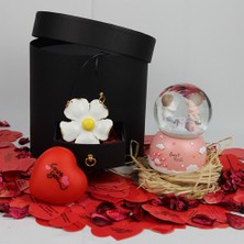 Moryconcept Kar Küresi Papatyalı Işıklı Müzikli Altın Kaplama Papatya Kolye Aşk Sözler Rafya Saman Gül Kuruları Çekmeceli Kutu Set