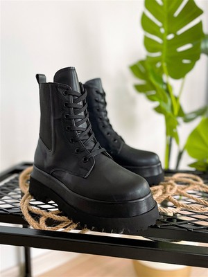 BeBeQ Mons Siyah Mat Kalın Tabanlı Kadın Bot