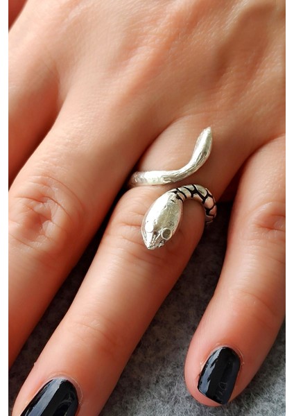 Antik Gümüş Kaplama Desenli Yılan Şekilli El Yapımı Ayarlanabilir Yüzük