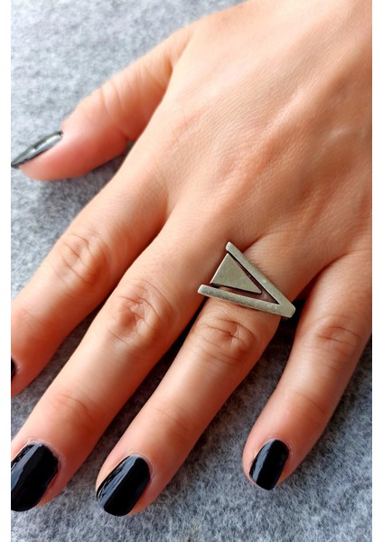 Antik Gümüş Kaplama Içiçe Üçgenler Şekilli El Yapımı Ayarlanabilir Yüzük fiyatları