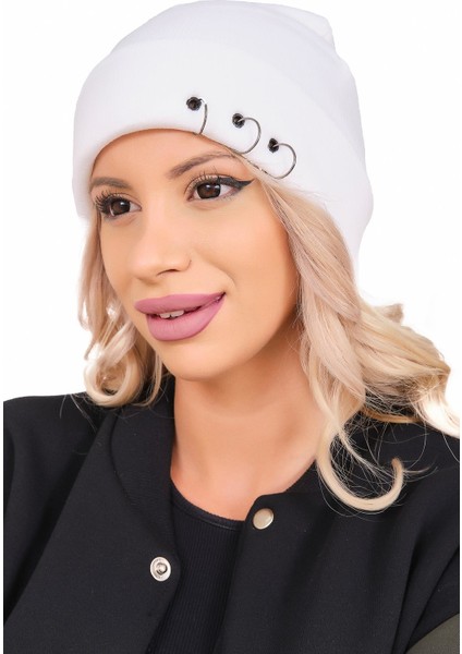 Kadın Piercingli Kışlık Bere