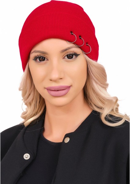 Kadın Piercingli Kışlık Bere