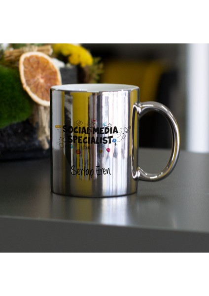 Social Media Specialist Gümüş Kupa Bardak