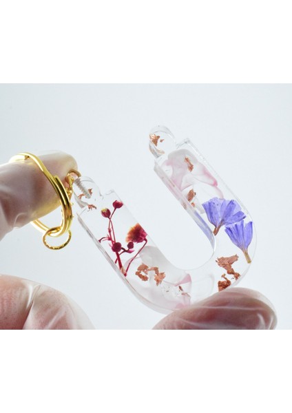 Armağan Zengini Isme Özel Ü Harfi Temalı Epoksi Anahtarlık | Red & Purple Flower