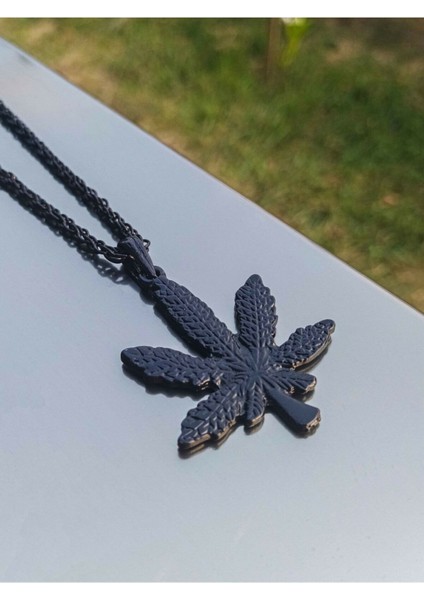 The Collection siyah Renk Yaprak Figürlü Kolye
