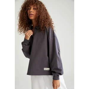 V Yaka  Slogan Baskılı Oversize Fit Sweatshirt. V4123AZ21AU