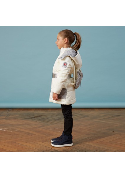 Orta Boy Beyaz Çantalı Kız Anorak fiyatları