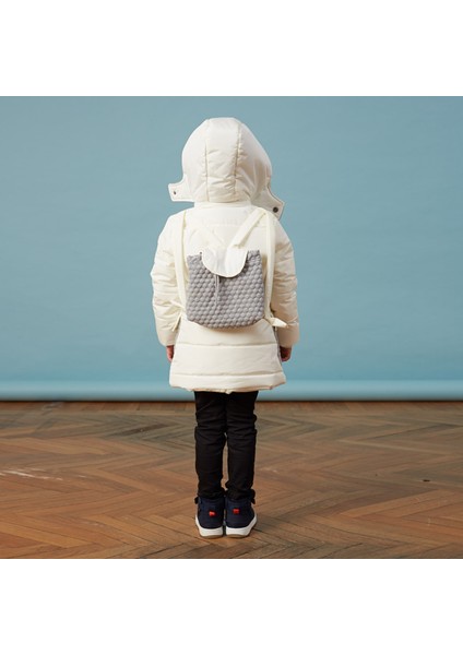 Orta Boy Beyaz Çantalı Kız Anorak modelleri