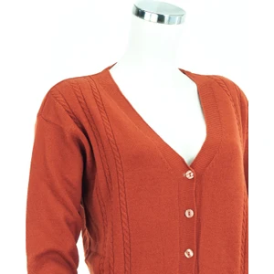 Kadın Kışlık Desenli Düğmeli Cepli Normal Kesim Likralı Kardelen Kumaş Kısa Hırka