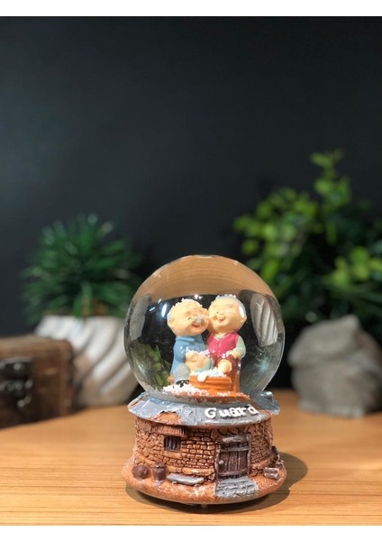 Romantik Ölümsüz Aşıklar Işıklı Müzikli Kar Küresi Orta Boy
