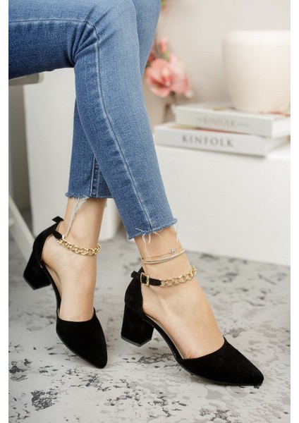 Bilekten Zincir Detaylı Klasik Kalın Topuklu Ayakkabı