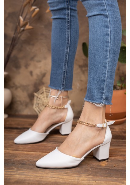 Bilekten Zincir Detaylı Klasik Kalın Topuklu Ayakkabı fiyatları