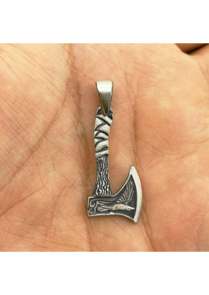 Balta ve Kartal Detaylı Gümüş Erkek Kolye Ucu