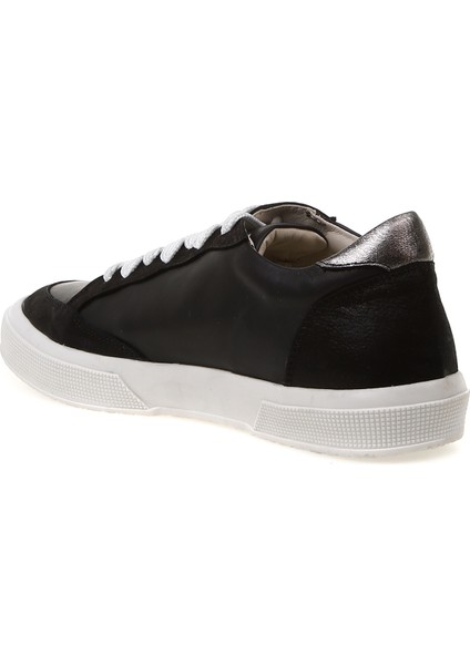 Arvana Sneaker