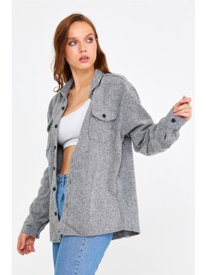Tarz Cool Kadın Gri Slim Fit Cepli Düz Oduncu GÖMLEK-KKKODG001R10S