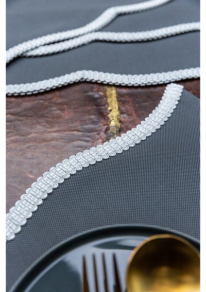 4'lü Modern Kesim Dantel Işlemeli Gri Amerikan Servis