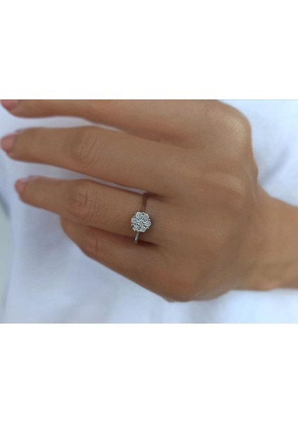 G Renk 1,25 Karat Tektaş Görünümlü Pırlanta Yüzük 0407R0010