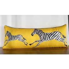 Kırlentim E712 Sarı Zemin Koşan Zebra Biyeli Kırlent Kılıfı
