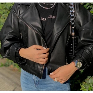 Siyah Balon Kol Deri Ceket