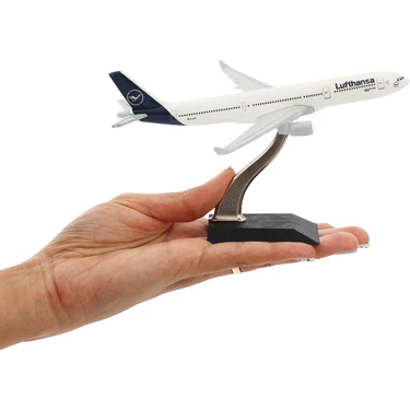 Zekupp 1:400 Lufthansa Metal Airbus A330-300 Model