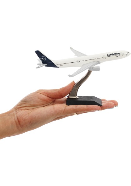 1:400 Lufthansa Metal Airbus A330-300 Model Uçak