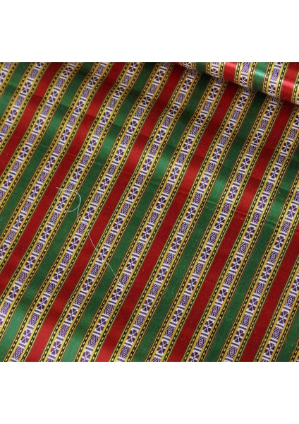 Yeşil Kırmızı Etnik Kutnu Kumaş