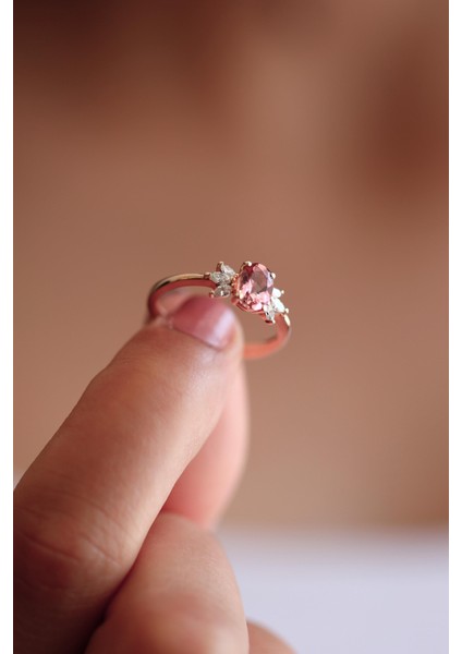 Morganit Taşlı Lotus Pırlanta Yüzük