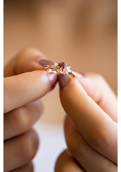 Morganit Taşlı Lotus Pırlanta Yüzük fiyatları