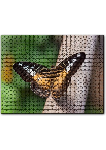 Cakapuzzle Ağaç Üzerinde Sarı Siyah Kelebek 120 Parça Puzzle Yapboz Mdf (Ahşap)