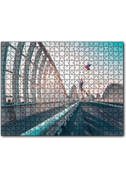 Cakapuzzle Dubai Köprüsü'nde Balonlu Adam 255 Parça Puzzle Yapboz Mdf (Ahşap)