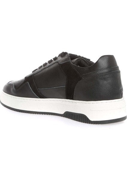 Sneaker fırsatları