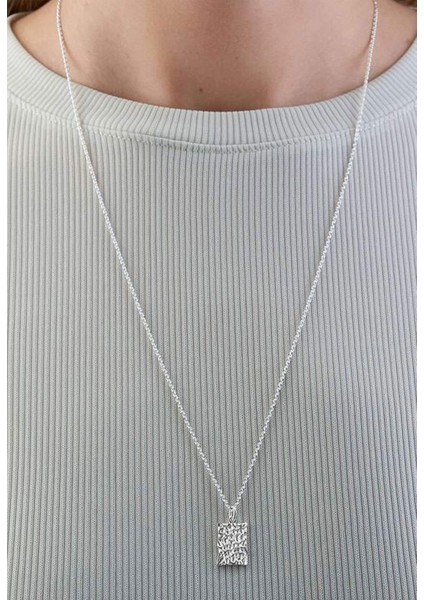 925 Ayar Gümüş Rodyum Kaplama Dövmeli Dikdörtgen Kolye 65 cm fiyatları