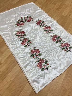 Ayhan Ayhanhome Çeyizlikkrem*kırmızı Kaneviçe Işleme Nakışlı Saten Seccade