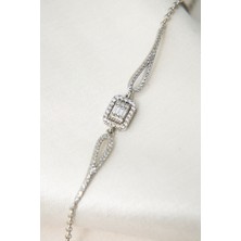 Elika Silver Kadın Rodyumlu Zirkon Baget Taşlı Model 925 Ayar Gümüş Bileklik
