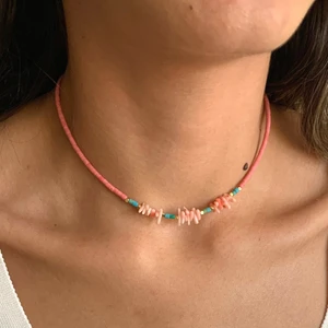 Suerte Accessories El Yapımı Gerçek Mercan ve Afgan Boncuklu Kolye