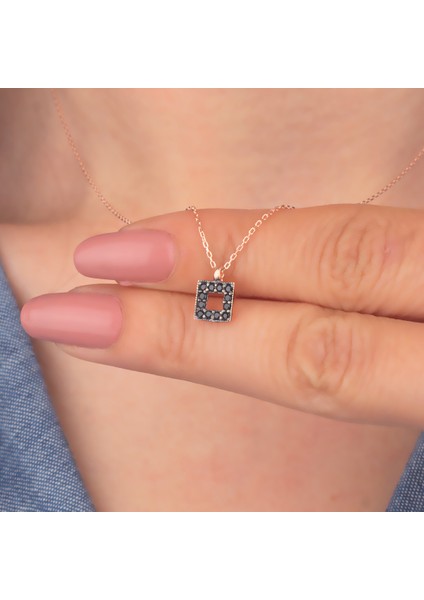 925 Ayar Gümüş Oniks Taşlı Kare Çerçeve Kolye