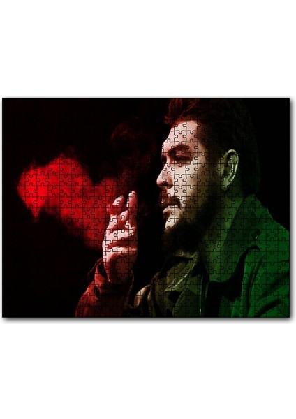 Che Guevara Puro Içiyor Siyah Arkaplan 120 Parça Puzzle Yapboz Mdf (Ahşap)
