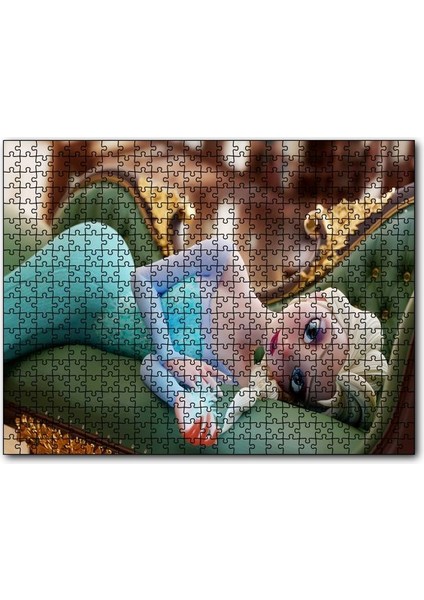 Kanepede Yatmış Buzlar Kraliçesi Elsa Görseli 120 Parça Puzzle Yapboz Mdf (Ahşap)
