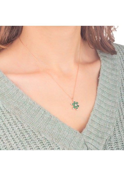 925 Ayar Gümüş Zümrüt Taşlı Nergis Çiçeği Kolye modelleri