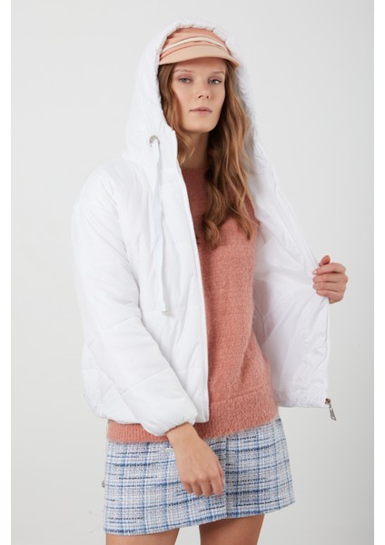 Tena Moda Kadın Beyaz Kapüşonlu Anorak Yanları Stoplu Mont