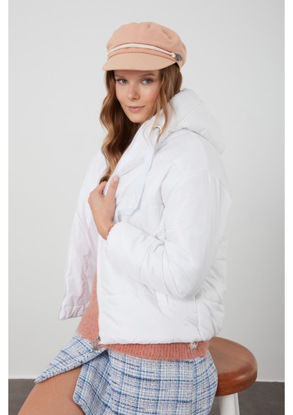 Tena Moda Kadın Beyaz Kapüşonlu Anorak Yanları Stoplu Mont fiyatları
