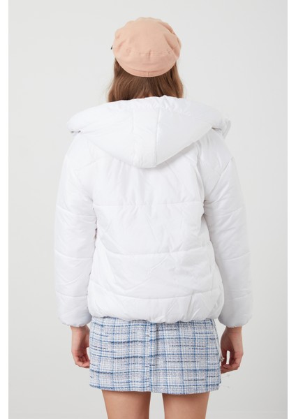 Tena Moda Kadın Beyaz Kapüşonlu Anorak Yanları Stoplu Mont indirimleri