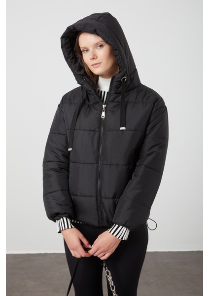 Tena Moda Kadın Siyah Kapüşonlu Anorak Yanları Stoplu Mont fiyatları